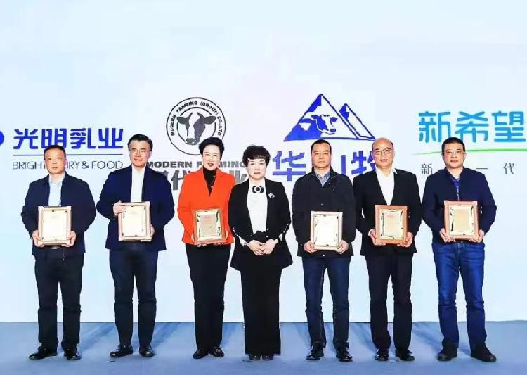 重慶日報：捷報，天友乳業(yè)榮獲2021年國家優(yōu)質(zhì)乳工程雙項大獎！